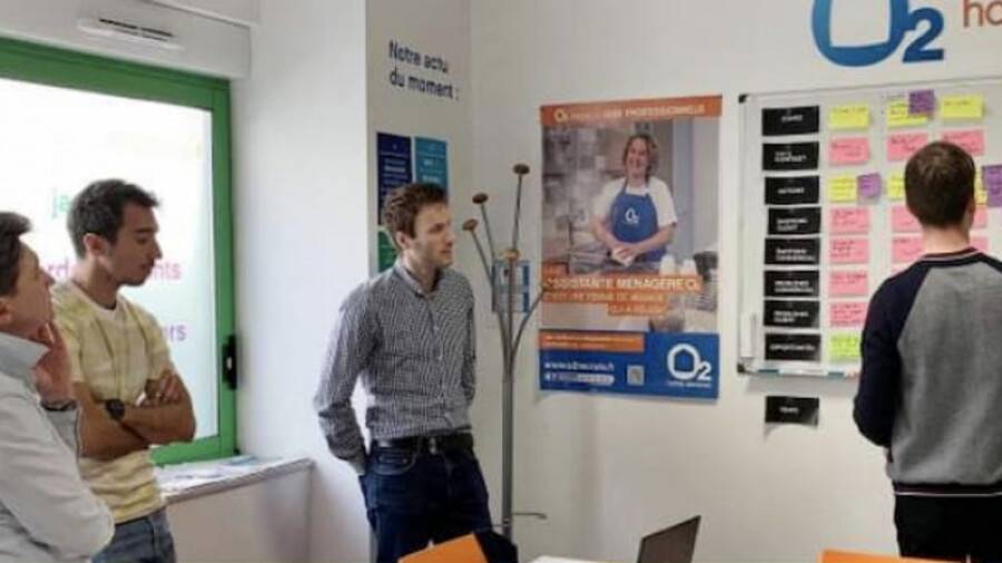 cafefrappe-explique-aux-clients-l-atelier.jpg cafefrappe-explique-aux-clients-l-atelier.jpg